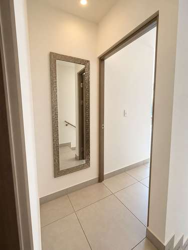 CASA ESQUINERA EN ALQUILER RÍO ORO SANTA ANA | 2 HAB 2.5 BAÑOS 2 PARQUEOS PATIO - Imagen 6
