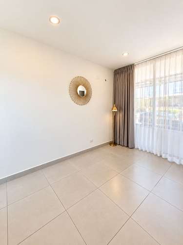 CASA ESQUINERA EN ALQUILER RÍO ORO SANTA ANA | 2 HAB 2.5 BAÑOS 2 PARQUEOS PATIO - Imagen 8
