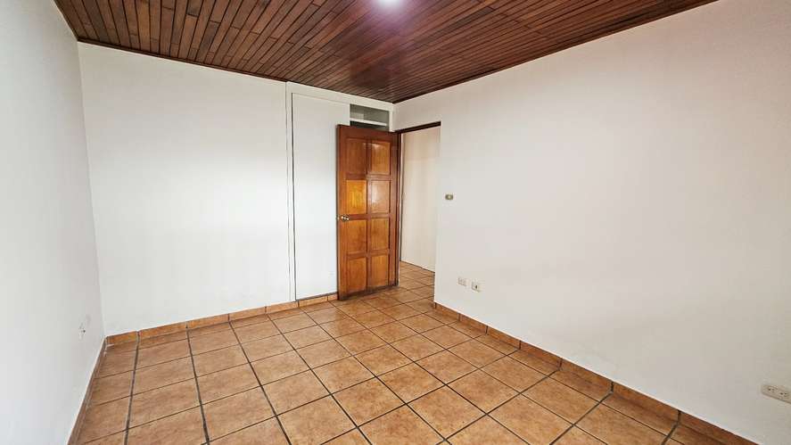 Se Alquila Casa Independiente en San Pedro (Vargas Araya) -13 - Imagen 12