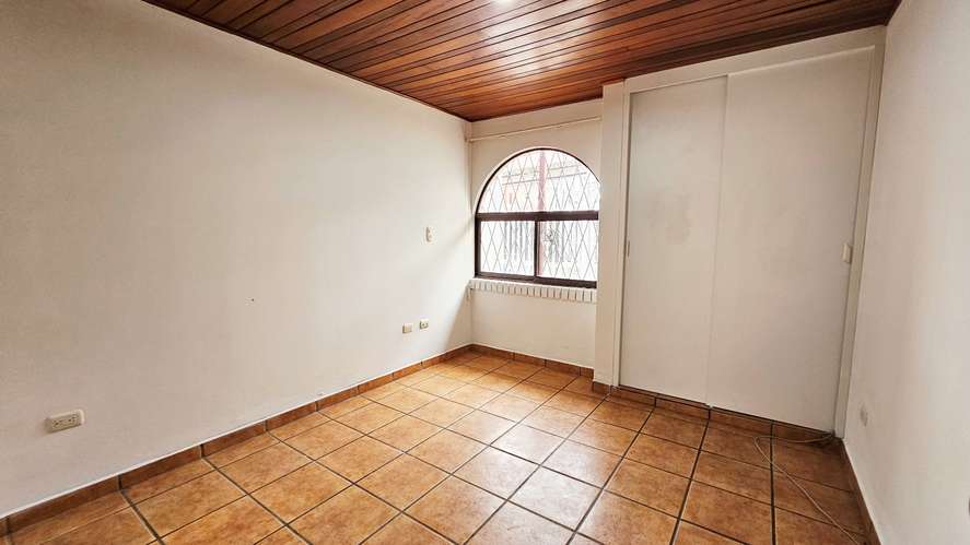 Se Alquila Casa Independiente en San Pedro (Vargas Araya) -13 - Imagen 9
