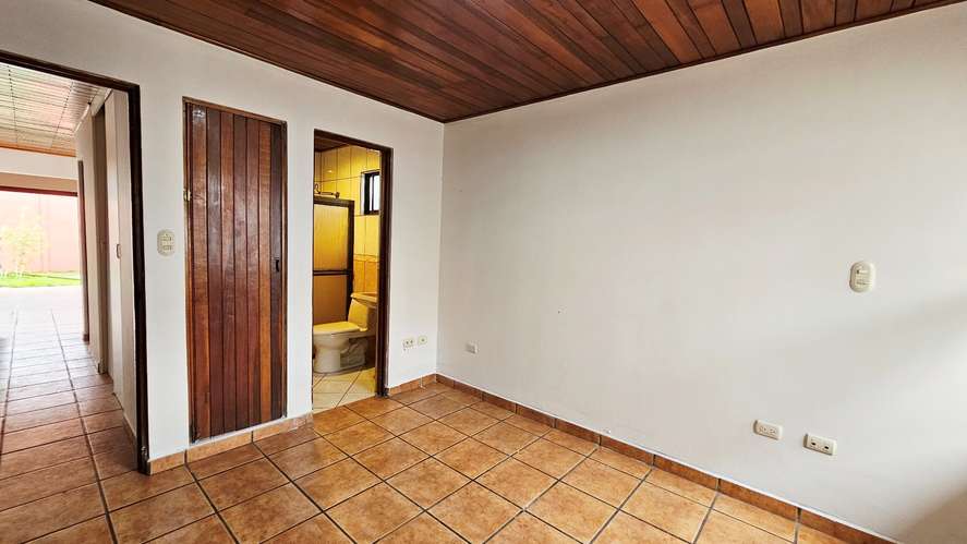 Se Alquila Casa Independiente en San Pedro (Vargas Araya) -13 - Imagen 10