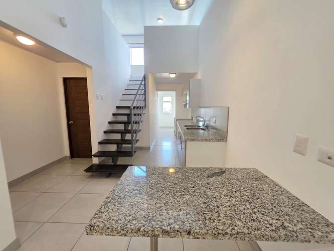 Alquiler de apartamento, 2 habitaciones y mezanine. San Pedro. - Imagen 3