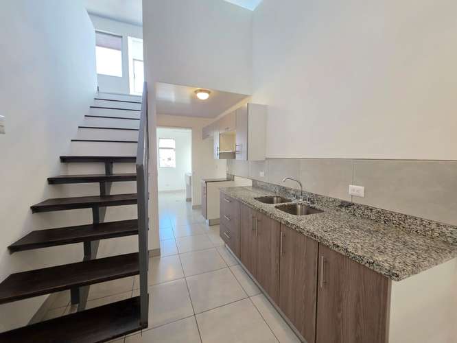 Alquiler de apartamento, 2 habitaciones y mezanine. San Pedro. - Imagen 2