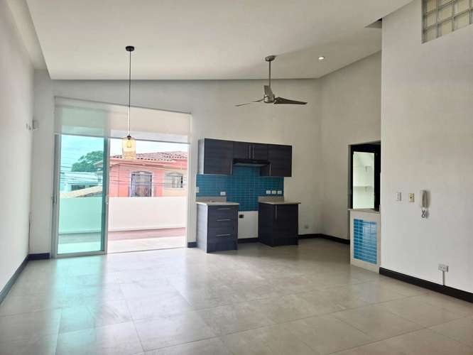 Venta de Apartamento en Santa Ana - 2 habitaciones - Mezanine - Terraza - Fácil acceso - Imagen 2