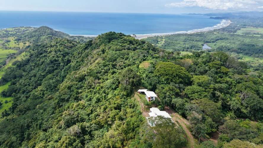 Casa moderna con vista al mar y montaña en Bejuco, Nandayure
