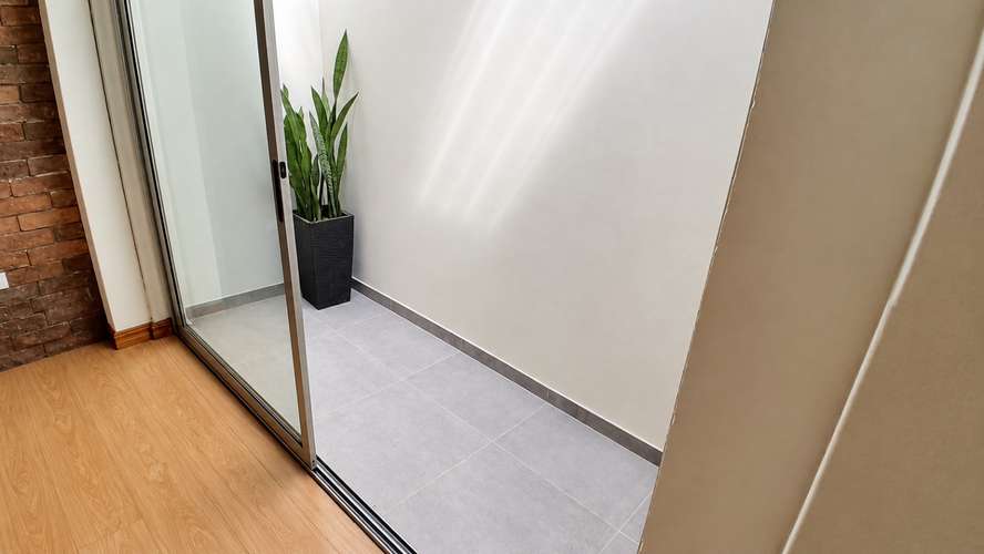 Apartamento remodelado en Rohrmoser – Excelente ubicación cerca de Plaza Mayor