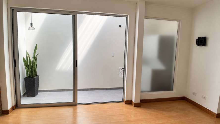 Apartamento remodelado en Rohrmoser – Excelente ubicación cerca de Plaza Mayor