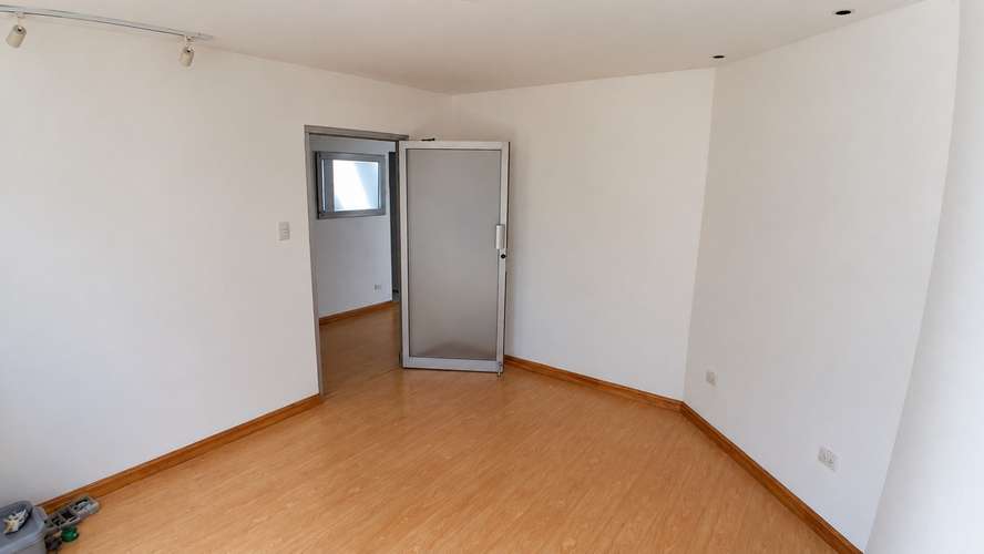Apartamento remodelado en Rohrmoser – Excelente ubicación cerca de Plaza Mayor