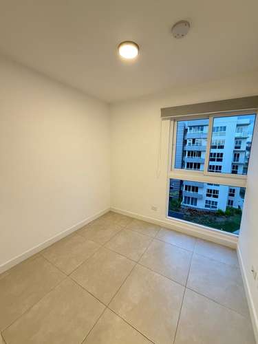 ¡Se Alquila Apartamento Con Línea Blanca, Parqueo Techado y Balcón en Piso 7! - Imagen 5