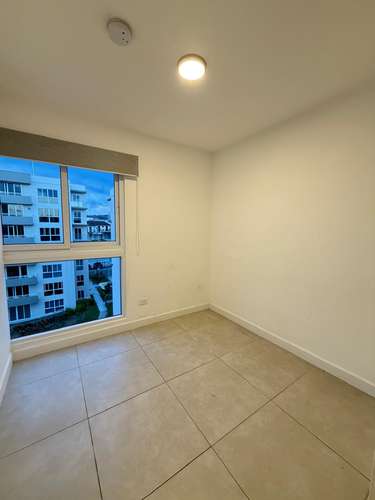 ¡Se Alquila Apartamento Con Línea Blanca, Parqueo Techado y Balcón en Piso 7! - Imagen 7