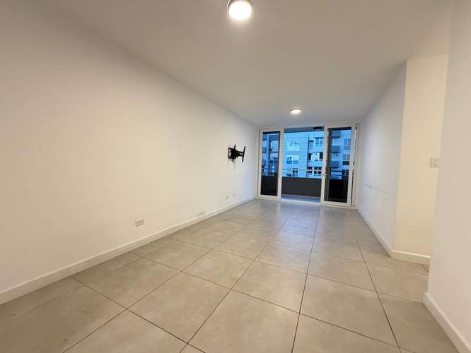 ¡Se Alquila Apartamento Con Línea Blanca, Parqueo Techado y Balcón en Piso 7! - Imagen 2