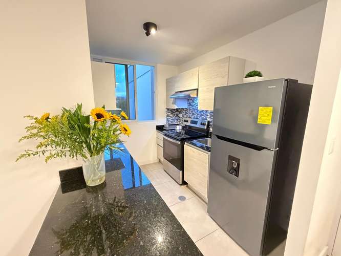 ¡Se Alquila Apartamento Con Línea Blanca, Parqueo Techado y Balcón en Piso 7! - Imagen 3