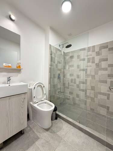 ¡Se Alquila Apartamento Con Línea Blanca, Parqueo Techado y Balcón en Piso 7! - Imagen 10