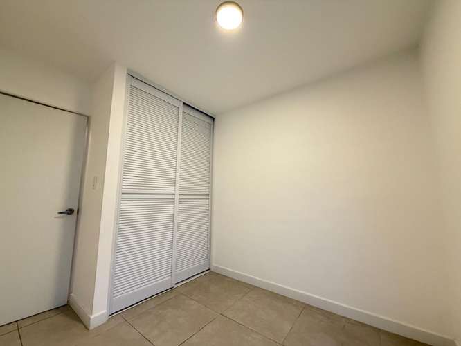 ¡Se Alquila Apartamento Con Línea Blanca, Parqueo Techado y Balcón en Piso 7! - Imagen 6