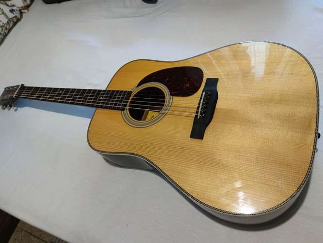 Guitarra dreadnought Eastman E20D-TC (thermo curve)