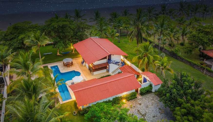 Casa Frente al Mar con Piscina Privada en Playa Tivives | Vista Espectacular + Airbnb Ready