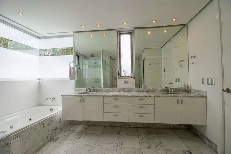 EXCLUSIVE LUXURY RESIDENCE IN DALUZ - Imagen 4