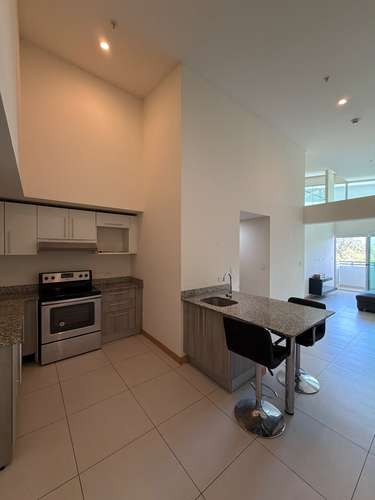 SE ALQUILA hermoso apartamento tipo loft en Torres de Heredia, se renta así cómo está en las fotos