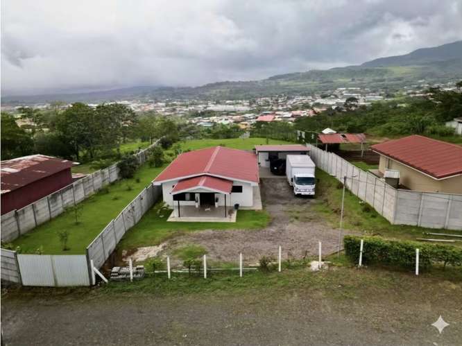 Casa en Ciudad Quesada con excelente ubicación