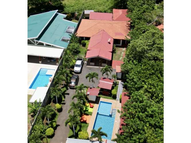 Hermosa casa con piscina en Atenas - Imagen 1
