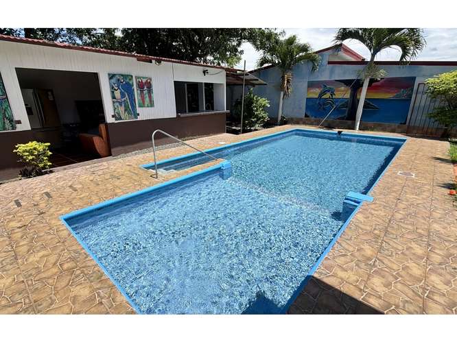 Hermosa casa con piscina en Atenas - Imagen 3