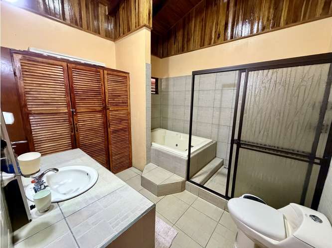 Hermosa casa con piscina en Atenas - Imagen 9