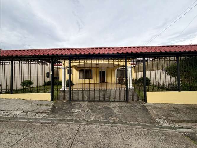 Hermosa casa cerca del centro de San Ramón, Alajuela