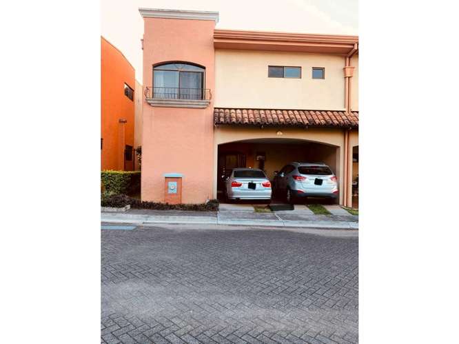 Hermosa Casa en Condominio