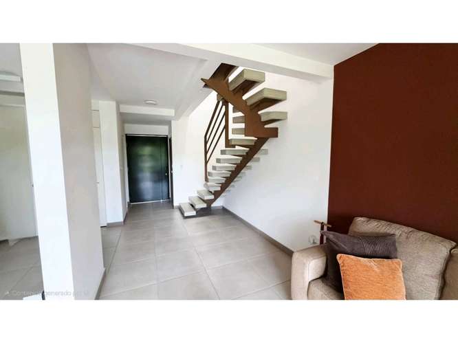 Casa en venta en Ciudad Colón | 3 hab., jardín y piscina