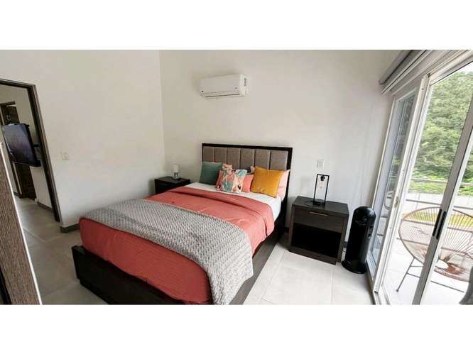 Casa en venta en Ciudad Colón | 3 hab., jardín y piscina