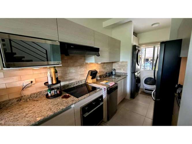 Casa en venta en Ciudad Colón | 3 hab., jardín y piscina