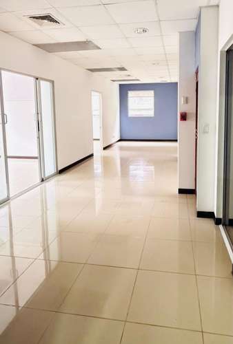 Oficina moderna en alquiler en San Rafael, Escazú, con 4 estacionamientos y vista a las montañas - Imagen 4