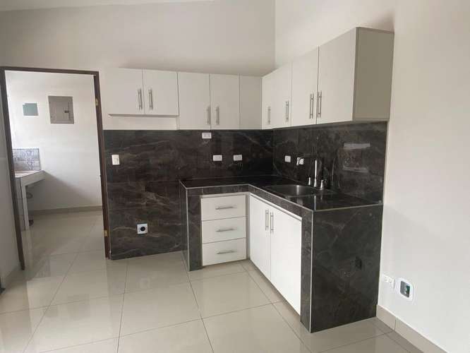 Alquiler apartamento en San Isidro a 1 km del Fresh Market, con 2 habitaciones, cochera, incluye agua e internet. - Imagen 5
