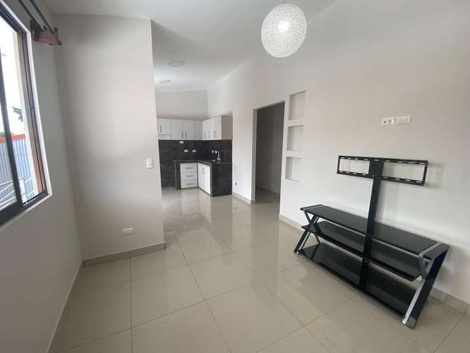 Alquiler apartamento en San Isidro a 1 km del Fresh Market, con 2 habitaciones, cochera, incluye agua e internet. - Imagen 6