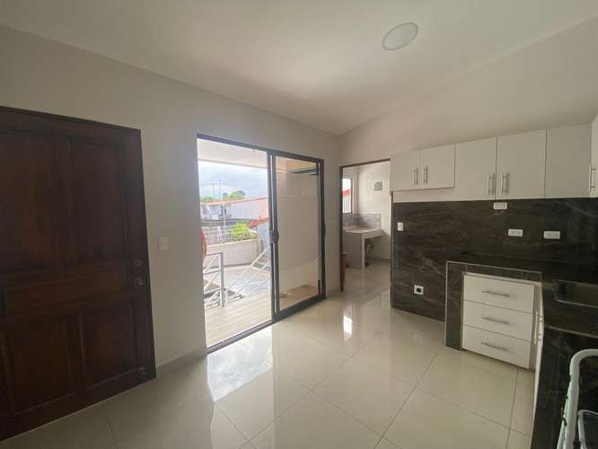 Alquiler apartamento en San Isidro a 1 km del Fresh Market, con 2 habitaciones, cochera, incluye agua e internet. - Imagen 13