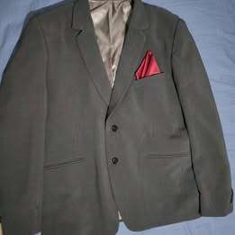 Traje Formal para Hombre Gris Oscuro – Talla L / Pantalón 34 – Como Nuevo - Imagen 3