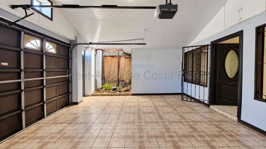 VENDO CASA EN AVENIDA OMEGA / LA UNION - Imagen 5