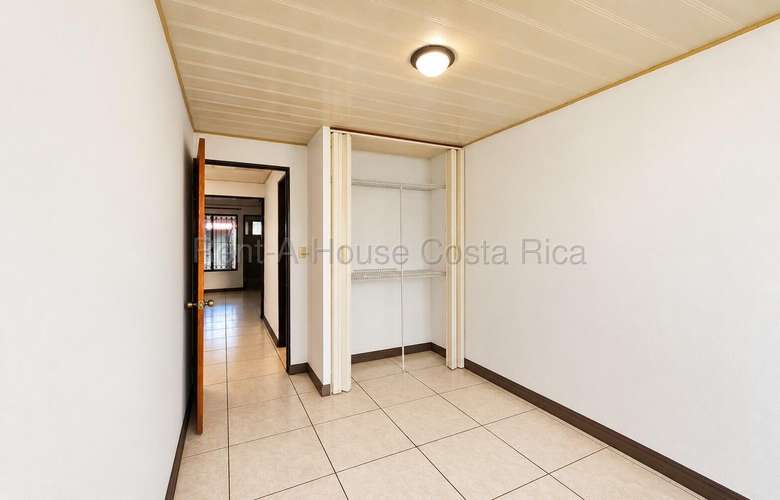 VENDO CASA EN AVENIDA OMEGA / LA UNION - Imagen 10