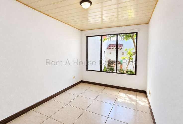 VENDO CASA EN AVENIDA OMEGA / LA UNION - Imagen 9