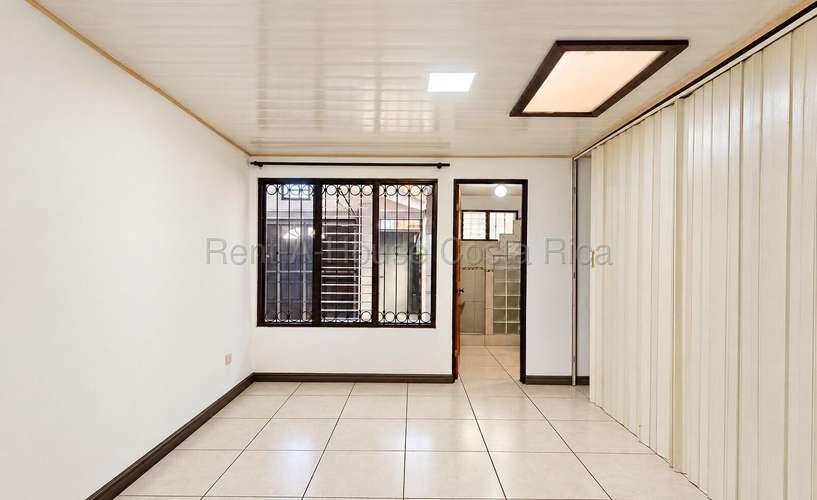 VENDO CASA EN AVENIDA OMEGA / LA UNION - Imagen 8