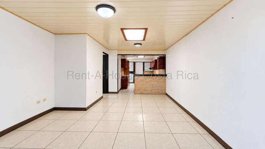 VENDO CASA EN AVENIDA OMEGA / LA UNION - Imagen 4