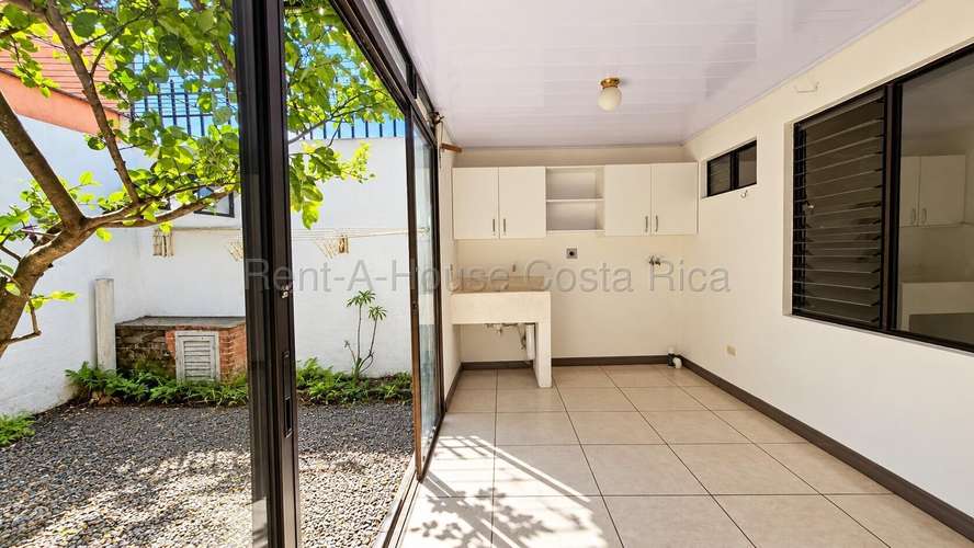 VENDO CASA EN AVENIDA OMEGA / LA UNION - Imagen 11