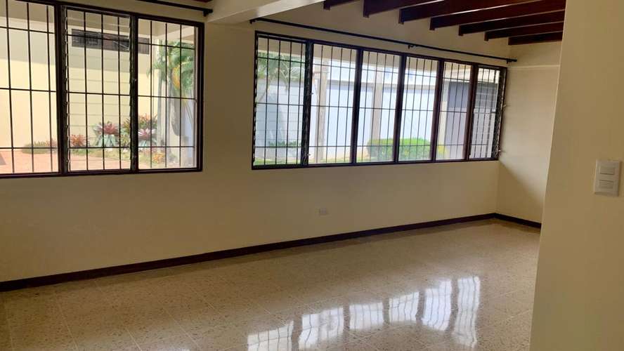 Alquiler de casa en Belén Cariari en Bosques Doña Rosa: 3 dormitorios, piscina y seguridad 24 horas  - Imagen 3