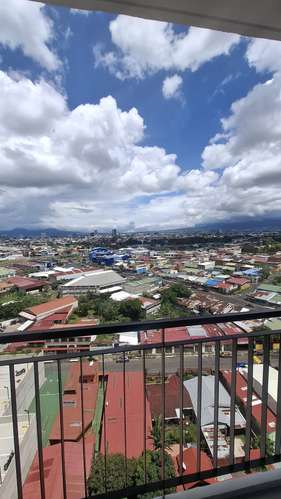 Nuevo apto en Condominio Skyhouse, San Sebastián/ Balcón con linda vista