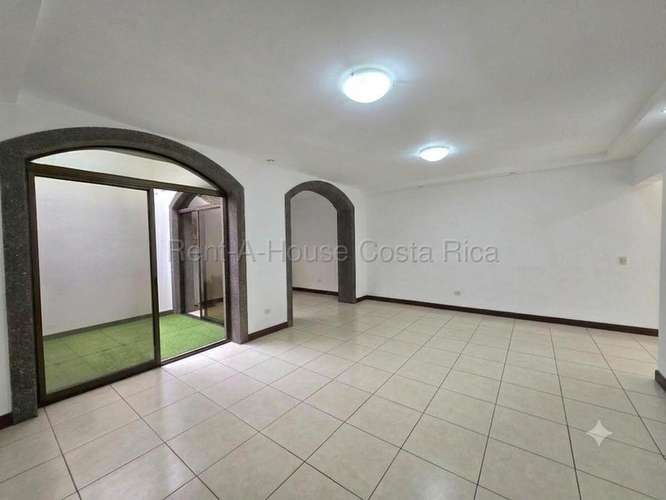Exclusiva casa de 4 habitaciones en condominio con piscina en Cariari, Heredia. ¡Oportunidad única! - Imagen 4