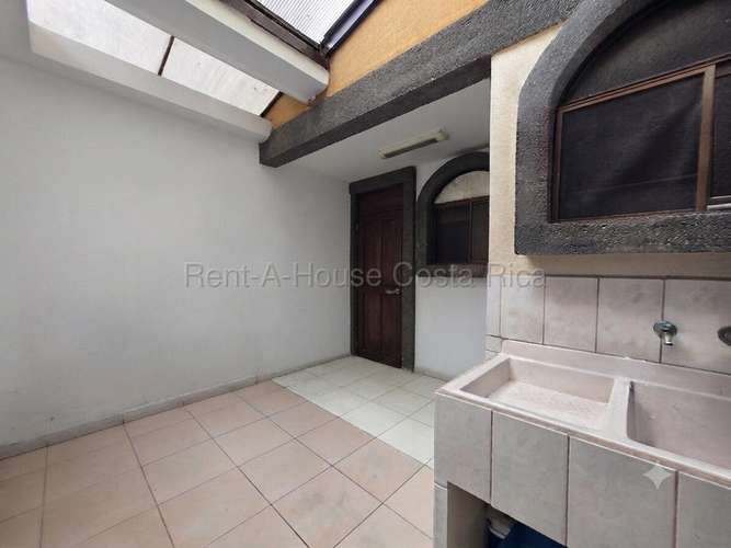 Exclusiva casa de 4 habitaciones en condominio con piscina en Cariari, Heredia. ¡Oportunidad única! - Imagen 9