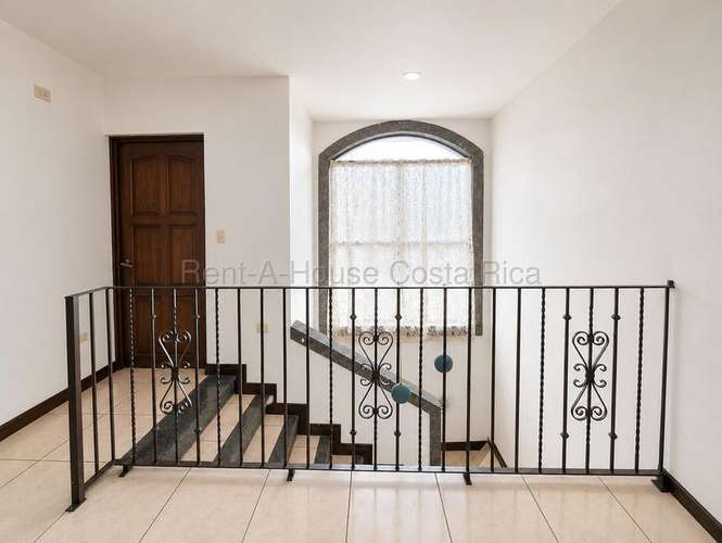 Exclusiva casa de 4 habitaciones en condominio con piscina en Cariari, Heredia. ¡Oportunidad única! - Imagen 10