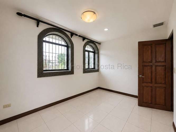 Exclusiva casa de 4 habitaciones en condominio con piscina en Cariari, Heredia. ¡Oportunidad única! - Imagen 16