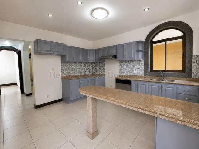 Exclusiva casa de 4 habitaciones en condominio con piscina en Cariari, Heredia. ¡Oportunidad única! - Imagen 6