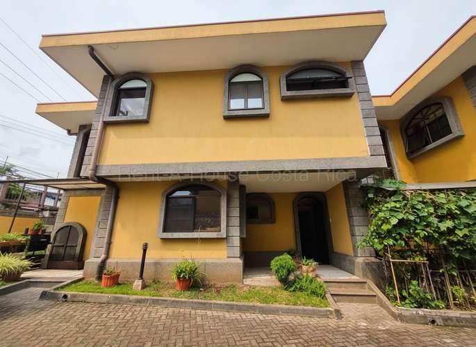 Exclusiva casa de 4 habitaciones en condominio con piscina en Cariari, Heredia. ¡Oportunidad única!